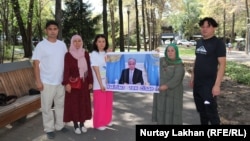 Шыңжаңда туысы қамалғандар Алматыда жиын өткізіп, Қазақстан президенті Қасым-Жомарт Тоқаевтан көмек сұрады. 5 қыркүйек 2022 жыл.