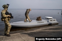 Новий дрон Sea Baby «Авдіївка» на воді під час презентації СБУ в Київській області, 5 березня 2024 року