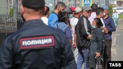 Migrant workers outside the Unified Migration Center in Moscow. (file photo)