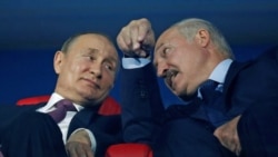 Vladimir Putin (left) and his Belarusian counterpart, Alyaksandr Lukashenka (file photo)