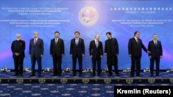 A photo of the leaders from member countries of the Shanghai Cooperation Organization at the 2019 summit in Bishkek.