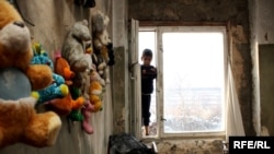 An additional 270,000 people have fallen below the poverty line in Armenia since 2008. (file photo)