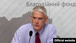 АҚШ-тың Украинадағы бұрынғы елшісі Стивен Пайфер.