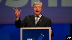 Former Ukrainian President Petro Poroshenko speaks at the European People's Party Congress in Bucharest on March 6.