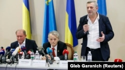 Crimean Tatar leaders Ilmi Umerov (left) and Akhtem Chiygoz (right) appear with Ukrainian lawmaker Mustafa Dzhemilev at a news conference Boryspil International Airport outside Kyiv on October 27.