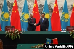 Chinese President Xi Jinping (right) meets with Kazakh President Qasym-Zhomart Toqaev in Beijing in September 2019.