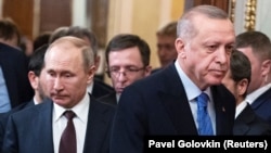 Russian President Vladimir Putin (left) and Turkish President Recep Tayyip Erdogan: The newly assertive role of Turkey in the South Caucasus is a daunting factor in a region that the Kremlin clearly still considers Russia’s backyard.