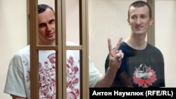 Ukrainian film director Oleh Sentsov (left) and his fellow defendant Oleksandr Kolchenko in court in the city of Rostov-on-Don in August 2015