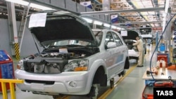 A Kia Sorento on the assembly line at the Izhavto plant.