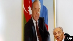 Israeli President Shimon Peres delivers a lecture at a Baku university on June 29