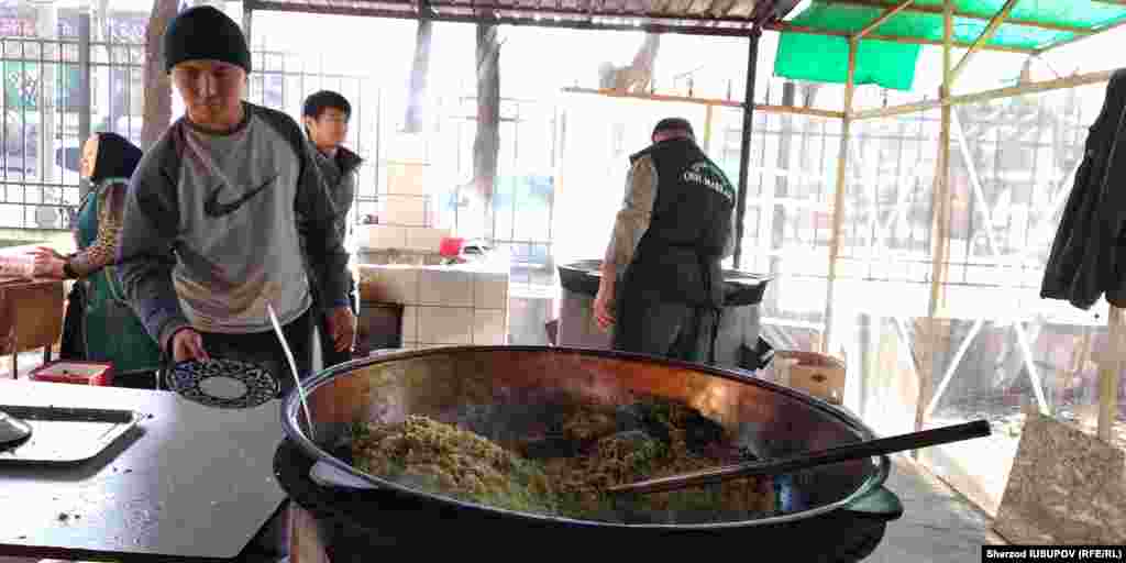 Uzbekistan-Kyrgyzstan-Tashkent plov in Osh