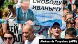 People carry a banner reading "Freedom for Furgal!", during a rally in support of the ex-governor in Khabarovsk on July 18.