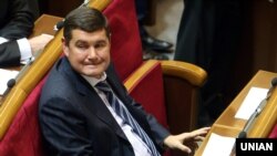 Ukrainian lawmaker Oleksandr Onyshchenko claims to have recorded conversations detailing corruption involving Poroshenko, his political party members, business partners, and others.