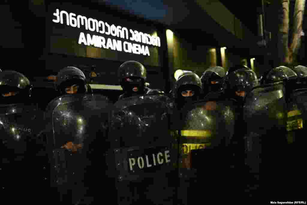 Police guard Tbilisi&#39;s Amirani Cinema during the screening.&nbsp;